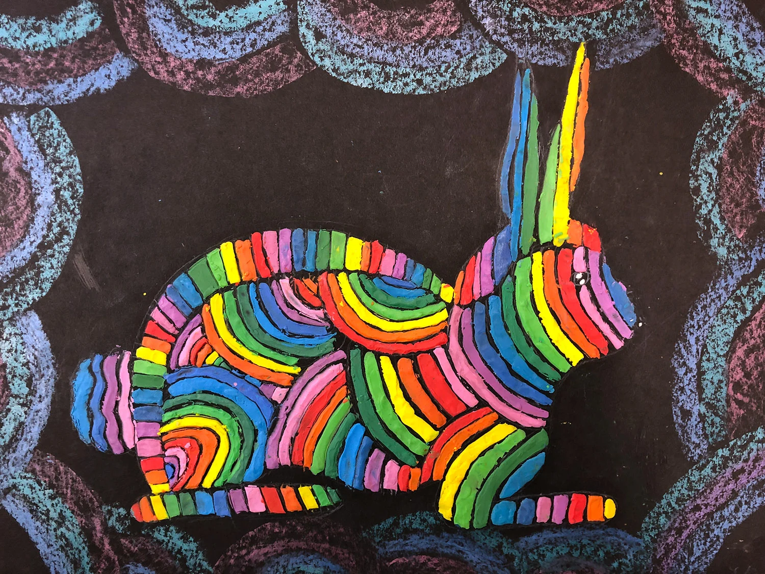 Bunt gestalteter Hase aus Knete